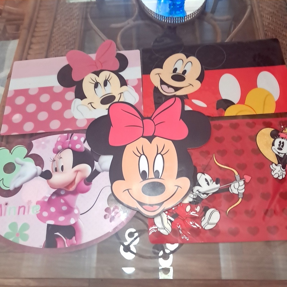 Disney Placemats set 5 Mickey Minnie Valentine's Day Meal Time Fun kids pink red